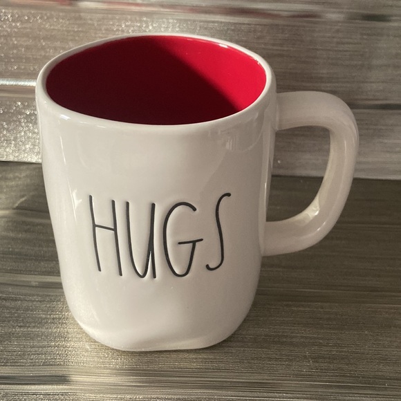 Rae Dunn XOXO hugs & kisses red interior mug NWT - Picture 3 of 6